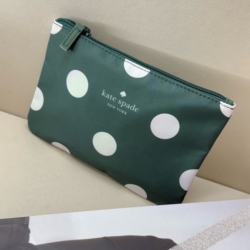 (new+tag) Kate Spade - Rare! 8” x 5.5” travel pouch (cosmetics) polka dot green